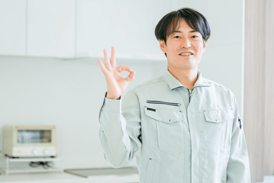 作業員がOKサインを出しています